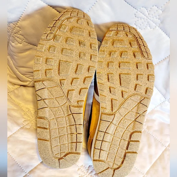 Nike Air Max 1 Essential in the "British Tan", And Bone colorway. Mens Size 10 - Picture 5 of 5